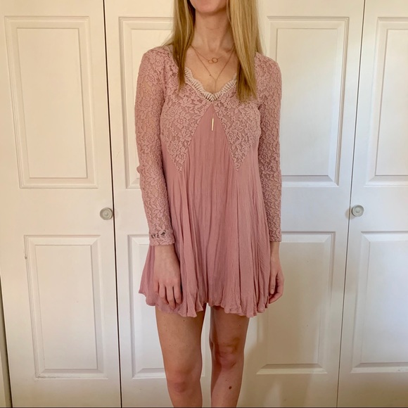 ILLA ILLA Dresses & Skirts - ILLA ILLA Pink Lace Dress